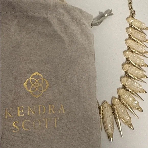 NWOT [Kendra Scott] Gwendolyn Statement Necklace Gold & Crushed Abalone - Picture 9 of 10